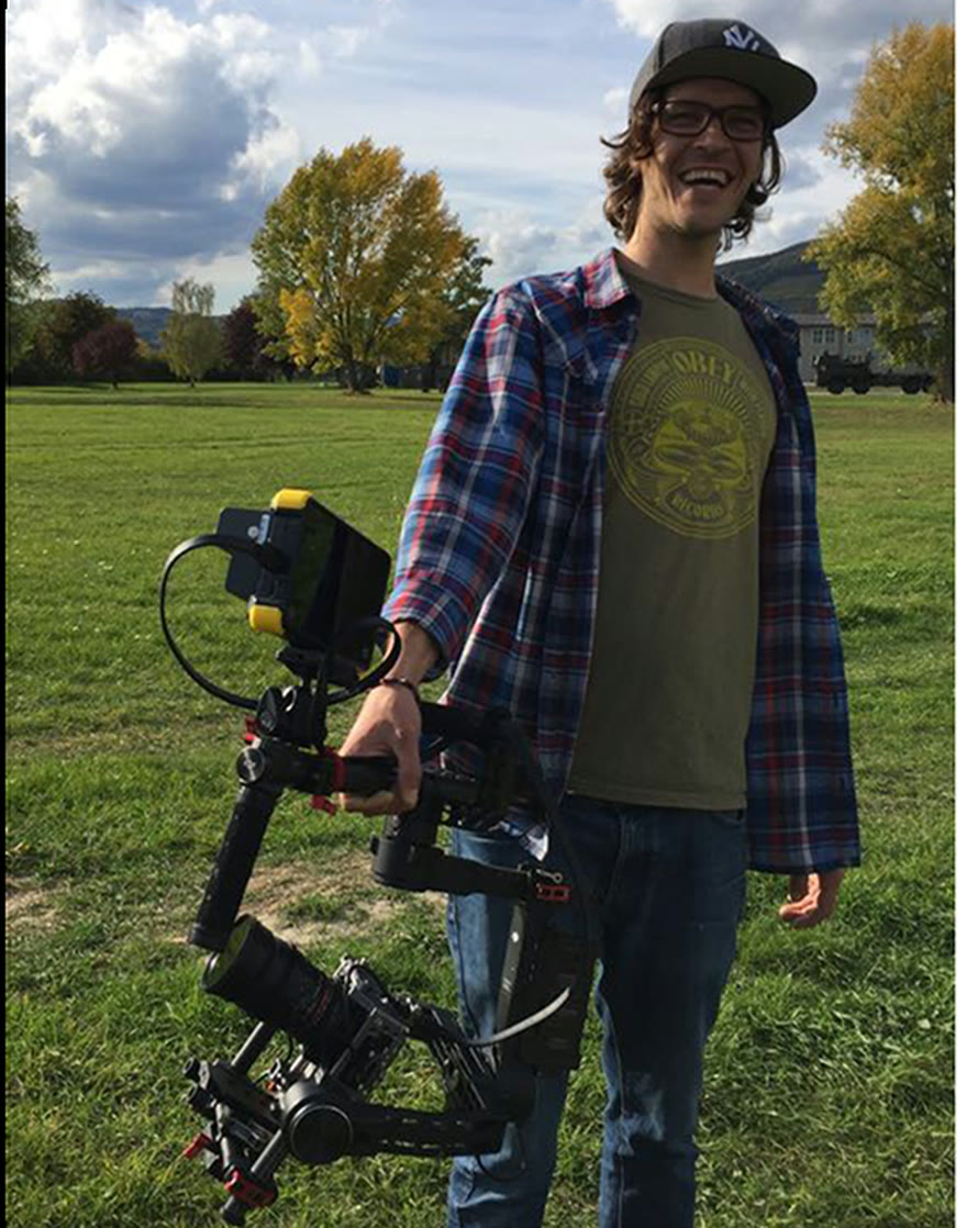 Philipp Gruy mit Kamera auf einem Gimbal